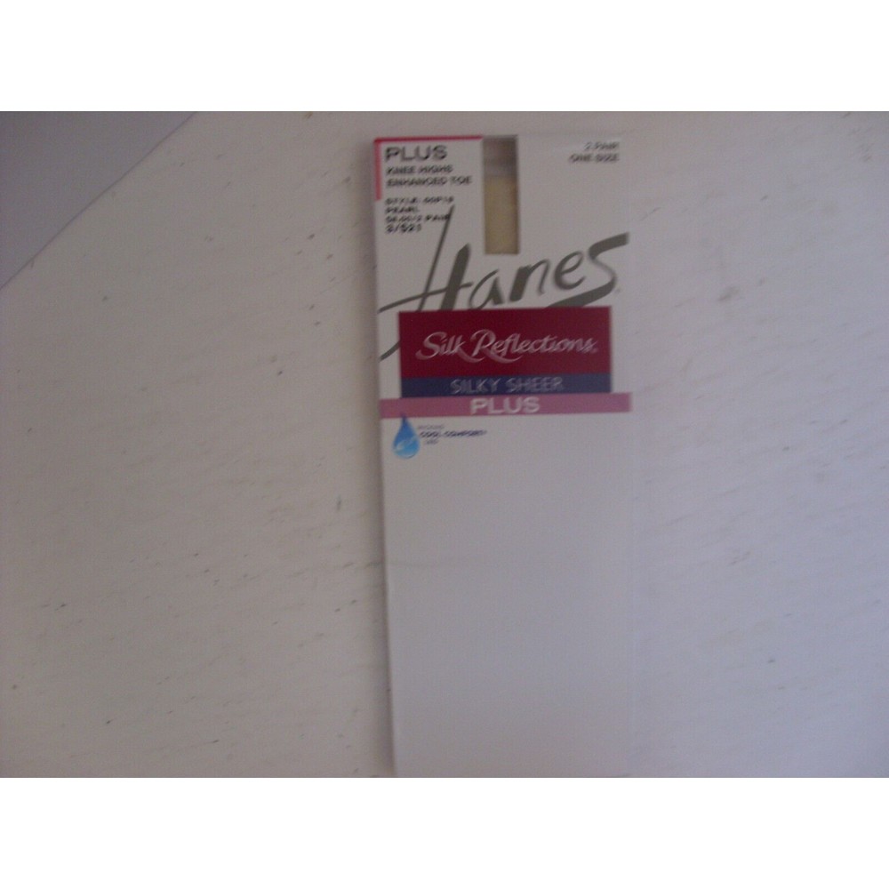 Hanes Silk Reflections  Sheer Pantyhose Knee Highs ONE SIZE FITS MOST 2 Pack
